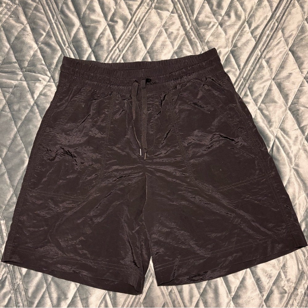 Old Navy High-Waisted Bermuda Shorts, 11-inch Inseam, size medium